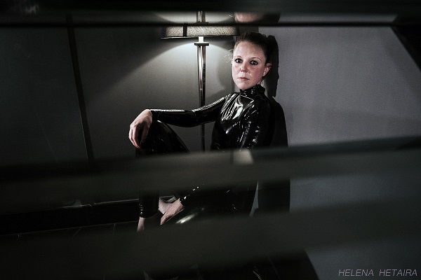 Helena Hetaira Independent Escort Cologne / Köln Frankfurt Düsseldorf legs shower wet